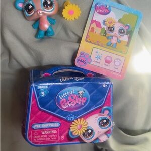 Littlest Pet Shop Pet Surprise Set - Blue and Pink